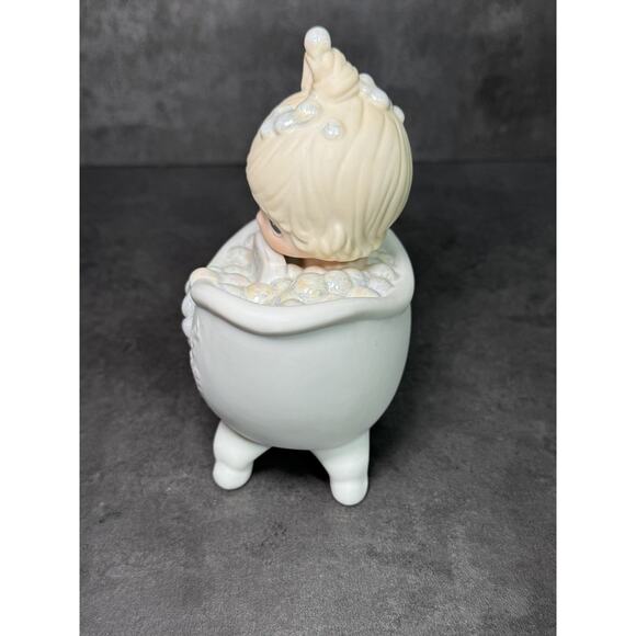 Precious Moments Figurine "He Cleansed My Soul" 1985 - Bubble Bath - Picture 3 of 6